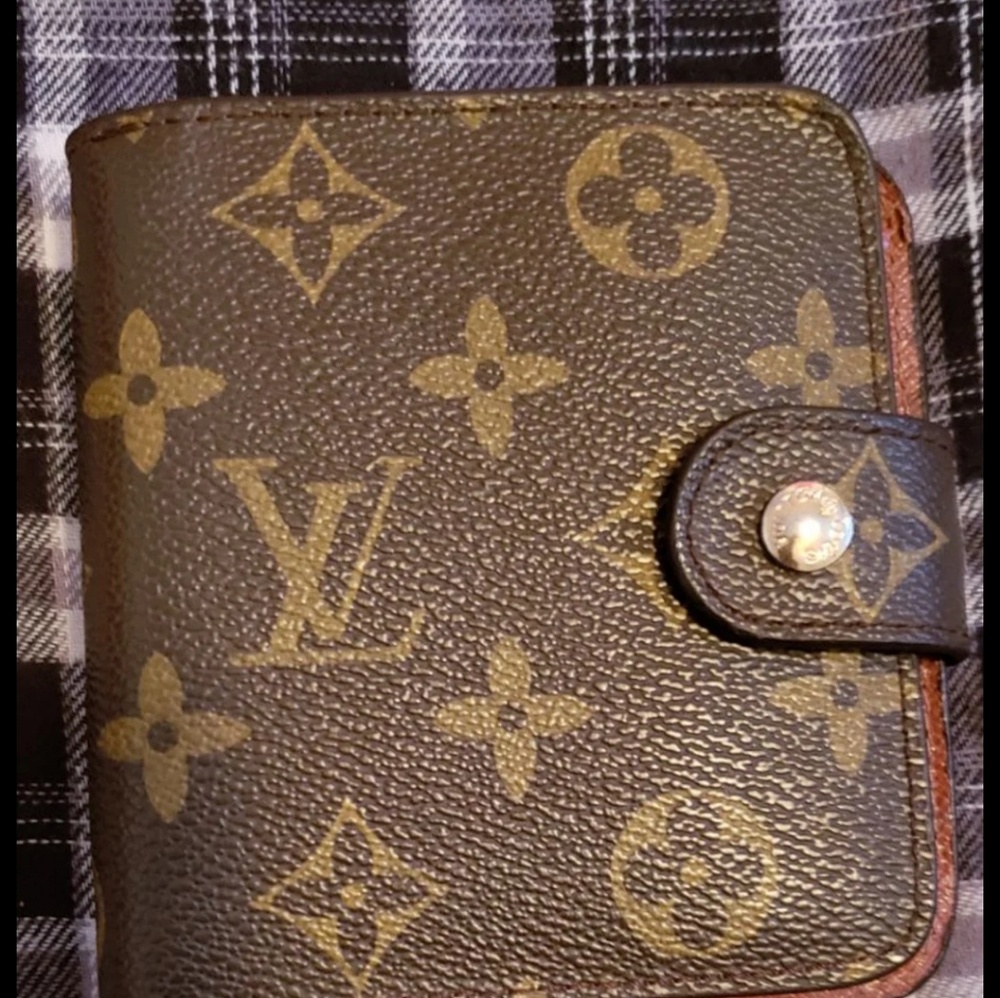 LOUIS VUITTON WALLET